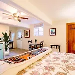 Charming Basement Studio Guesthouse 2 Blocks From Uofa, Low Summer Rates!