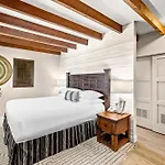 Lodge On The Desert