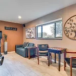 Roomy Tucson Home With Hot Tub And Pickleball Court!