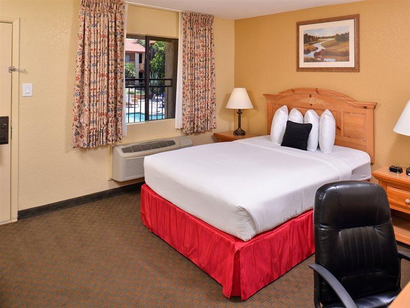 Hotel 3 Palms North Foothills Casas Adobes