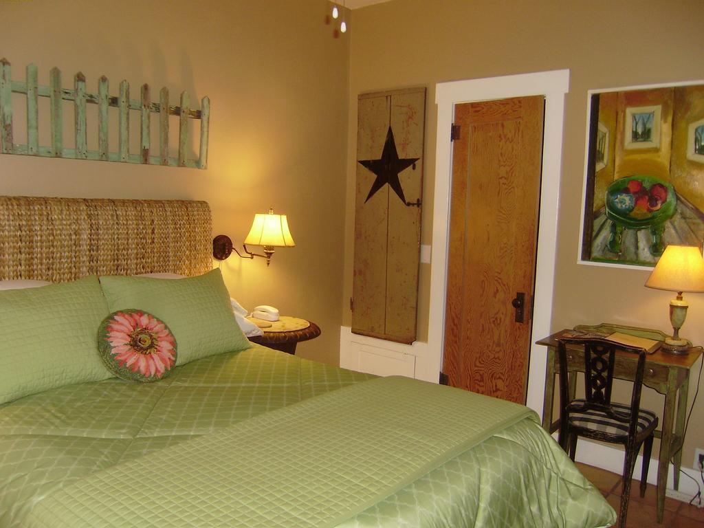Catalina Park 3*