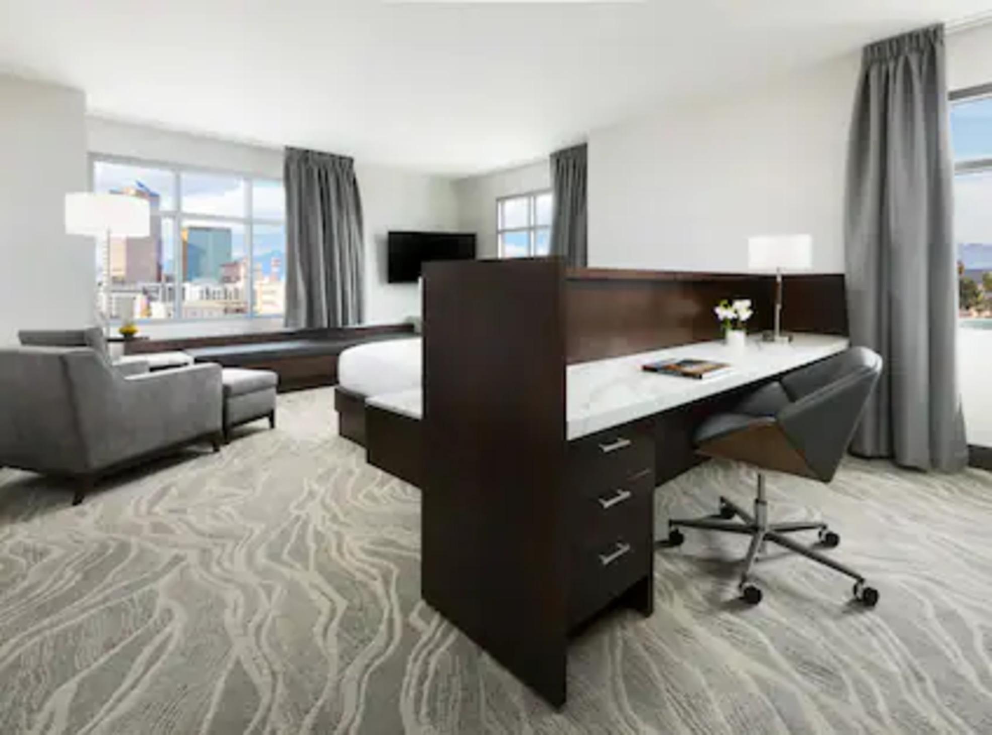 Doubletree By Hilton Downtown Convention Center Hotel 4*