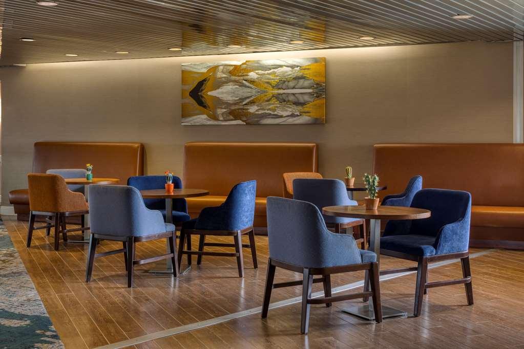 Hilton East Hotel 3*