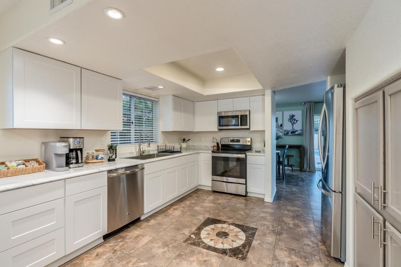 Desert Sage House, Pool, 75in Tv, Kids Living Area Holiday home Tucson