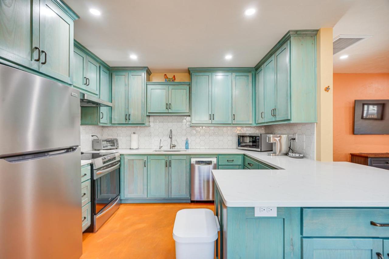 Holiday home Ideally Located Townhome 2 Mi To Downtown!