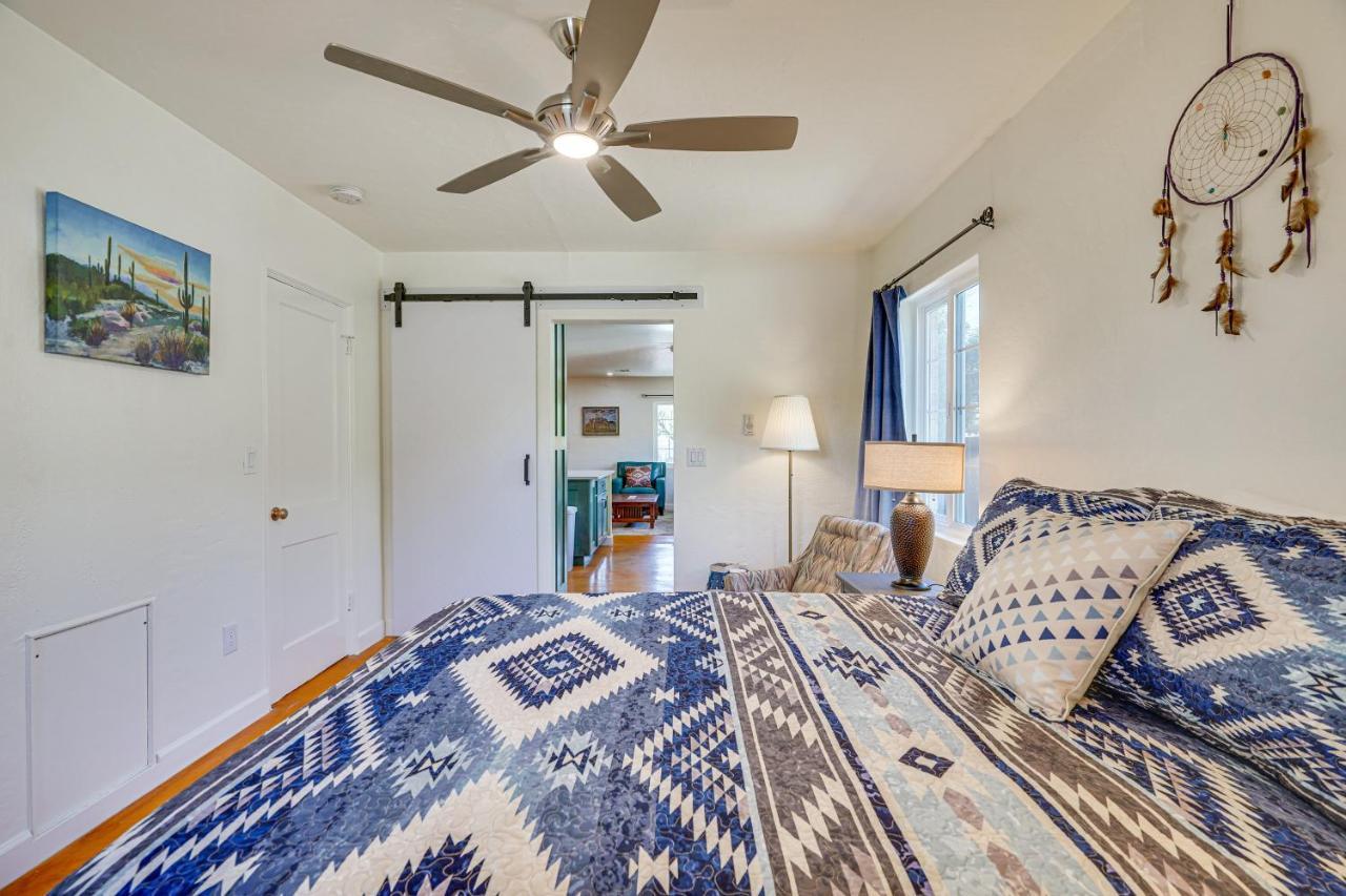 Ideally Located Townhome 2 Mi To Downtown! Holiday home