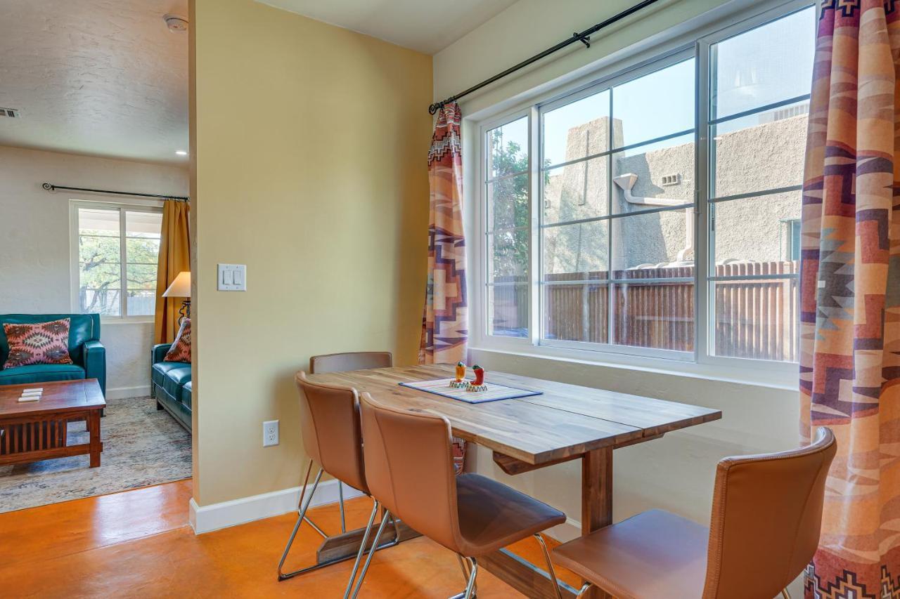 Ideally Located Townhome 2 Mi To Downtown!