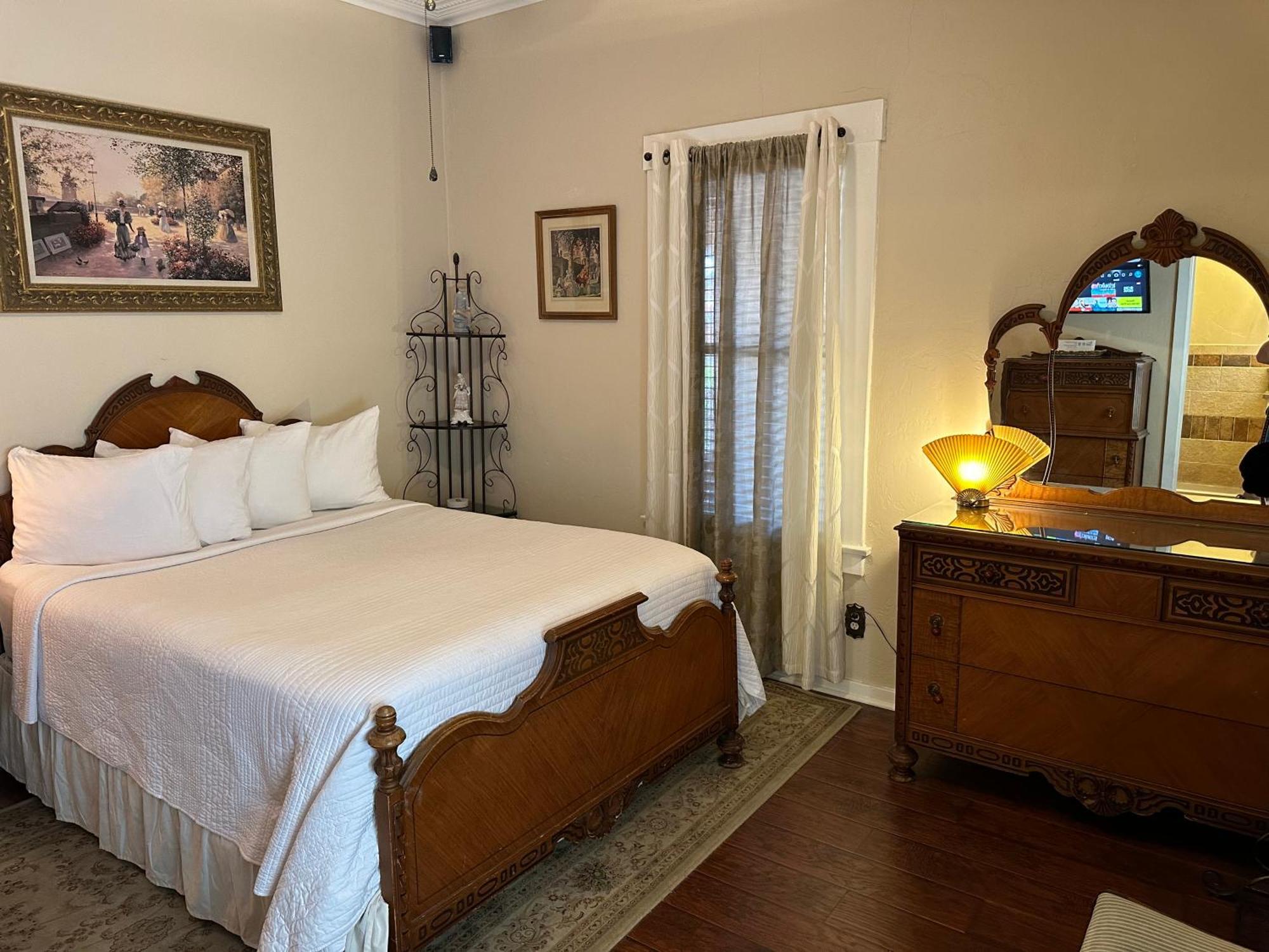 Hotel El Amador Downtown