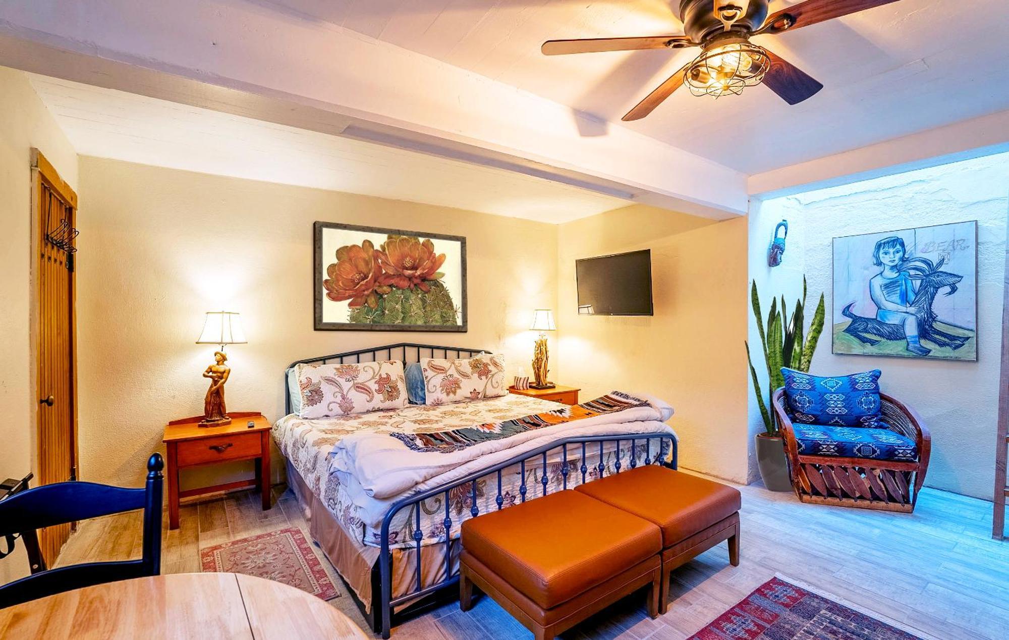 Charming Basement 2 Blocks From Uofa, Summer Rates! Holiday home Tucson