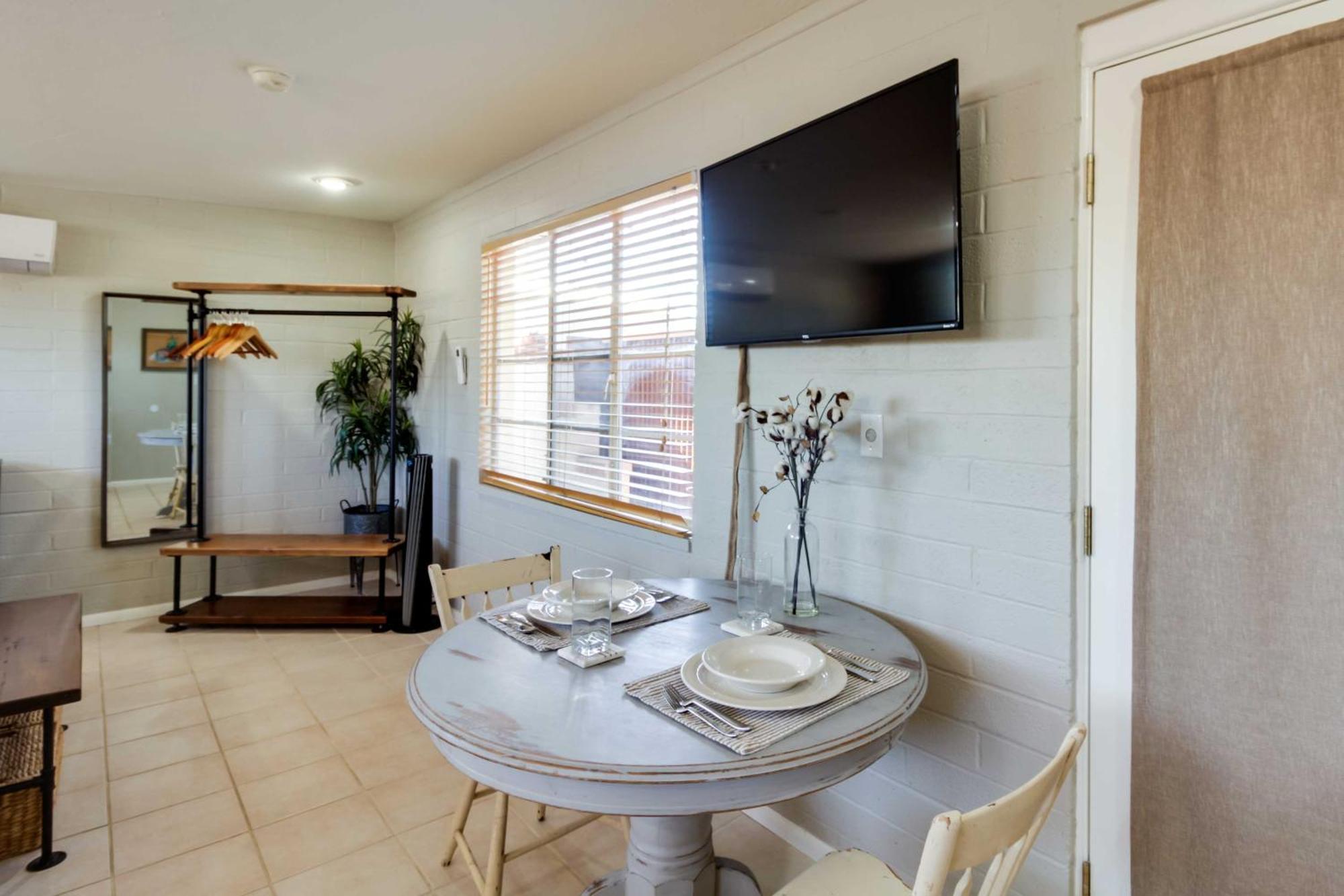 Apartment Adorable With Gas Grill And Wifi! *