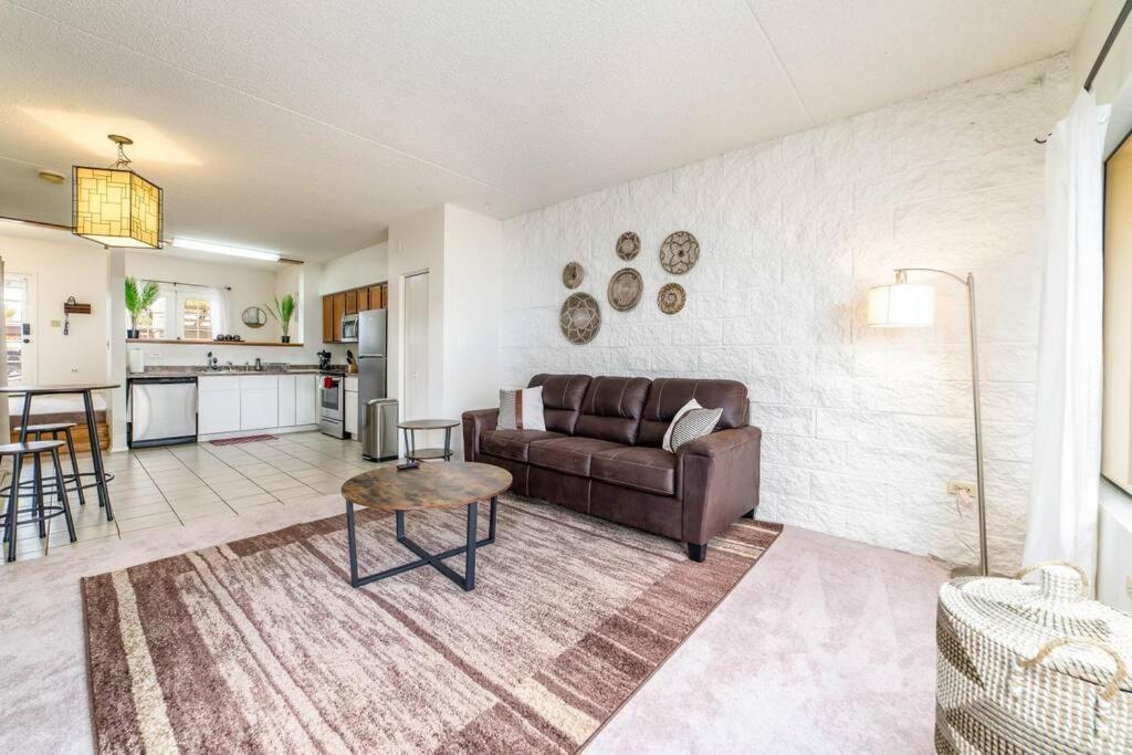 Apartment Bright Eastside 2bd-2ba Retreat With Pool & Parking - Summer Rates! Tucson