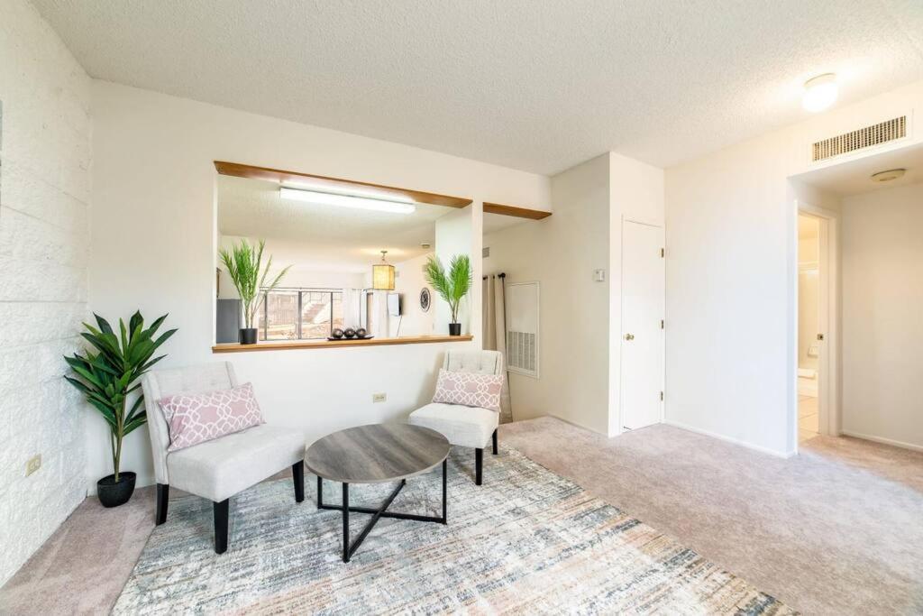 Bright Eastside 2bd-2ba Retreat With Pool & Parking - Summer Rates! Tucson