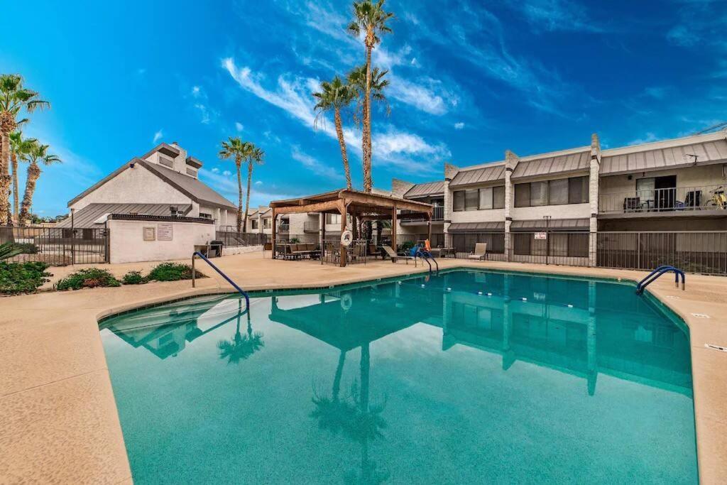 Bright Eastside 2bd-2ba Retreat With Pool & Parking - Summer Rates! Apartment Tucson