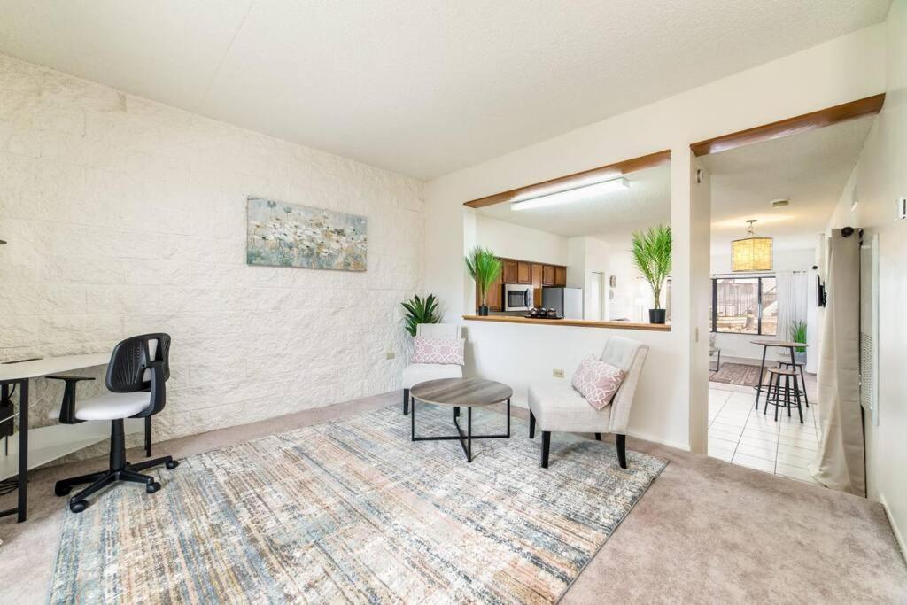 Bright Eastside 2bd-2ba Retreat With Pool & Parking - Summer Rates! Tucson