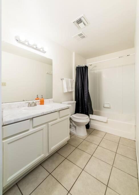 Bright Eastside 2bd-2ba Retreat With Pool & Parking - Summer Rates! Tucson