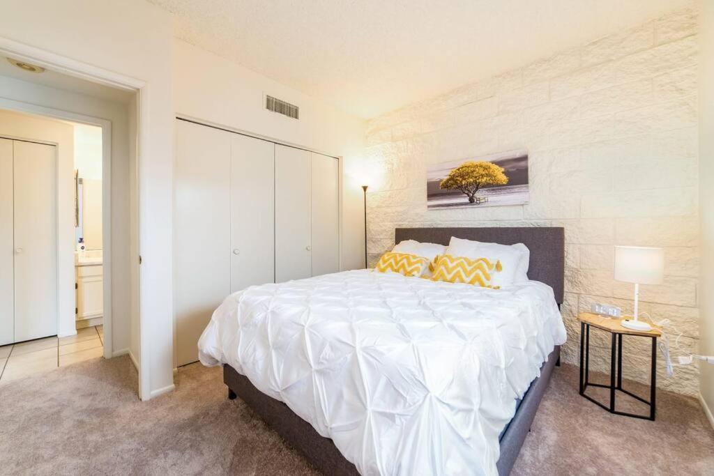 Bright Eastside 2bd-2ba Retreat With Pool & Parking - Summer Rates! Tucson