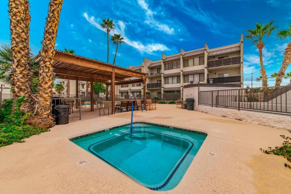Bright Eastside 2bd-2ba Retreat With Pool & Parking - Summer Rates! Tucson