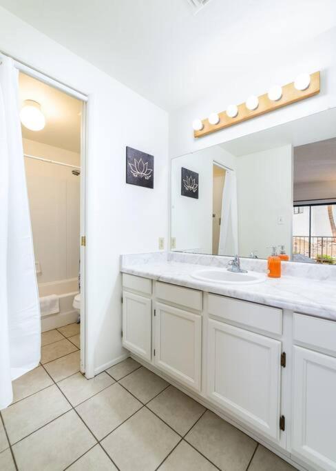 Bright Eastside 2bd-2ba Retreat With Pool & Parking - Summer Rates! Apartment Tucson