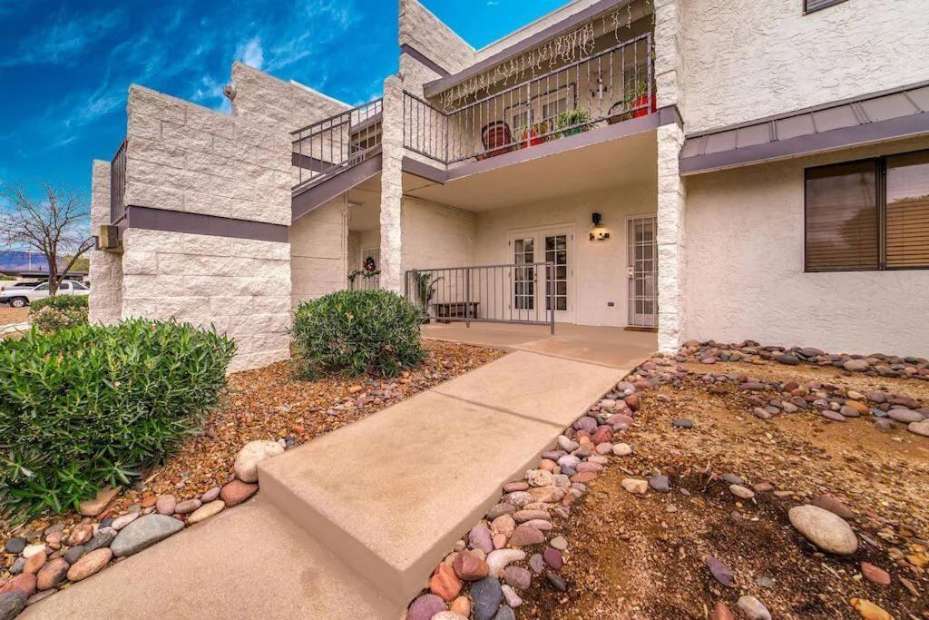 Bright Eastside 2bd-2ba Retreat With Pool & Parking - Summer Rates! Apartment Tucson