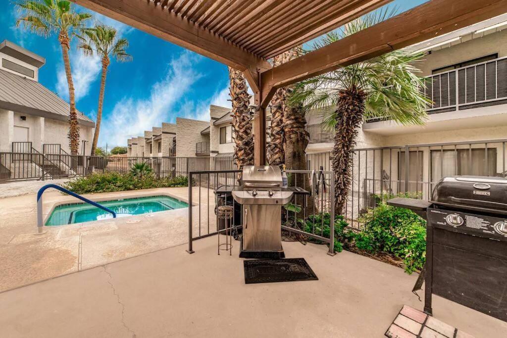 Bright Eastside 2bd-2ba Retreat With Pool & Parking - Summer Rates! Tucson