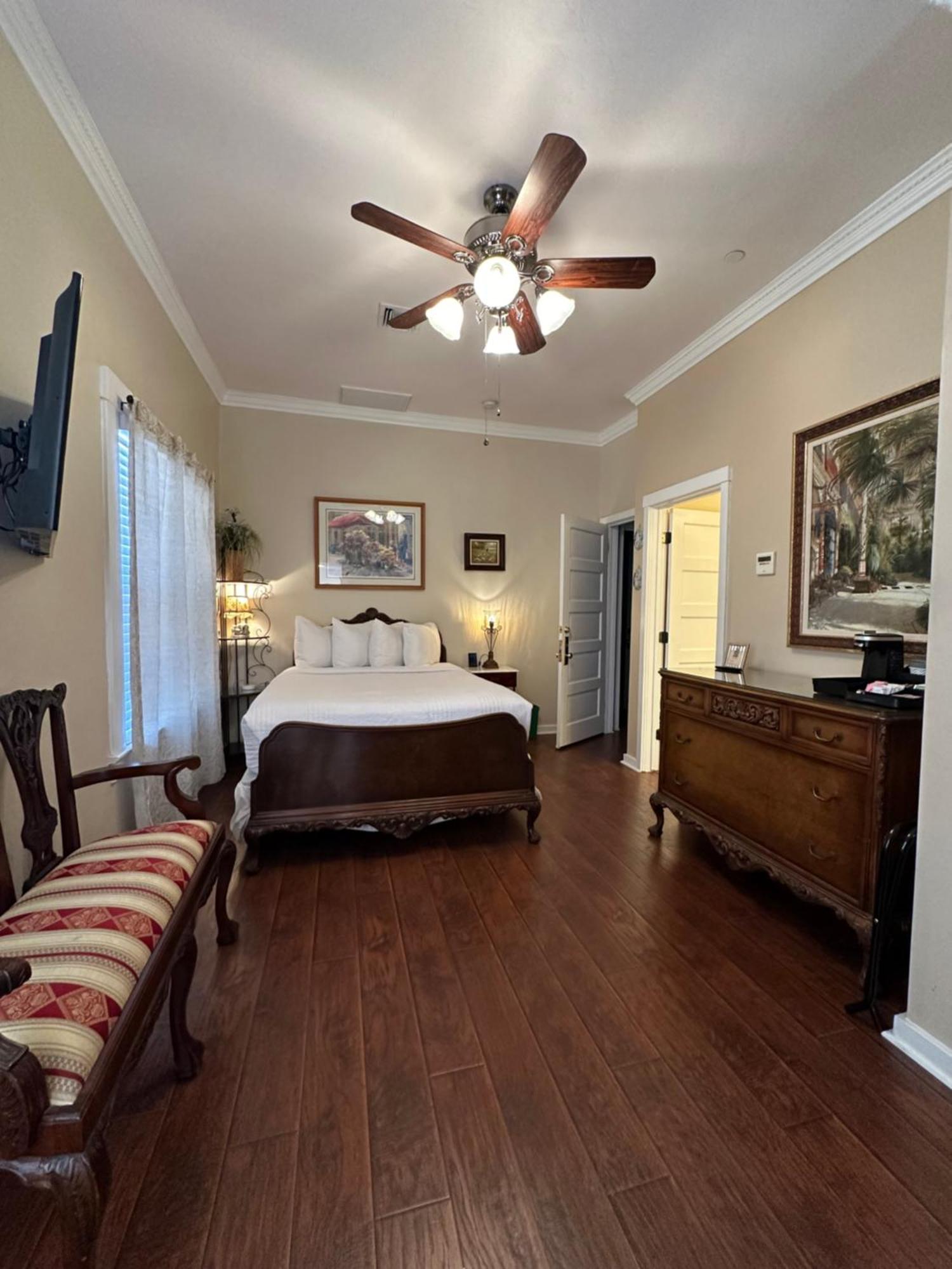 El Amador Downtown Hotel