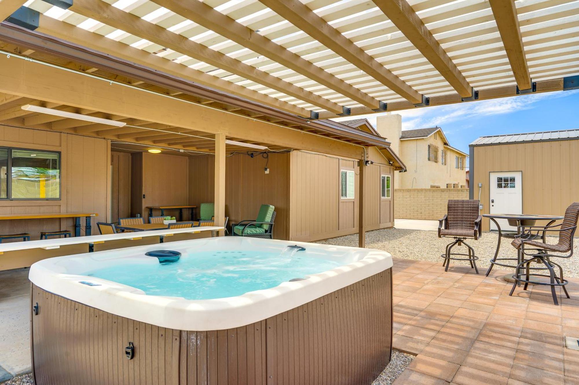 Holiday home Roomy With Hot Tub And Pickleball Court! Tucson