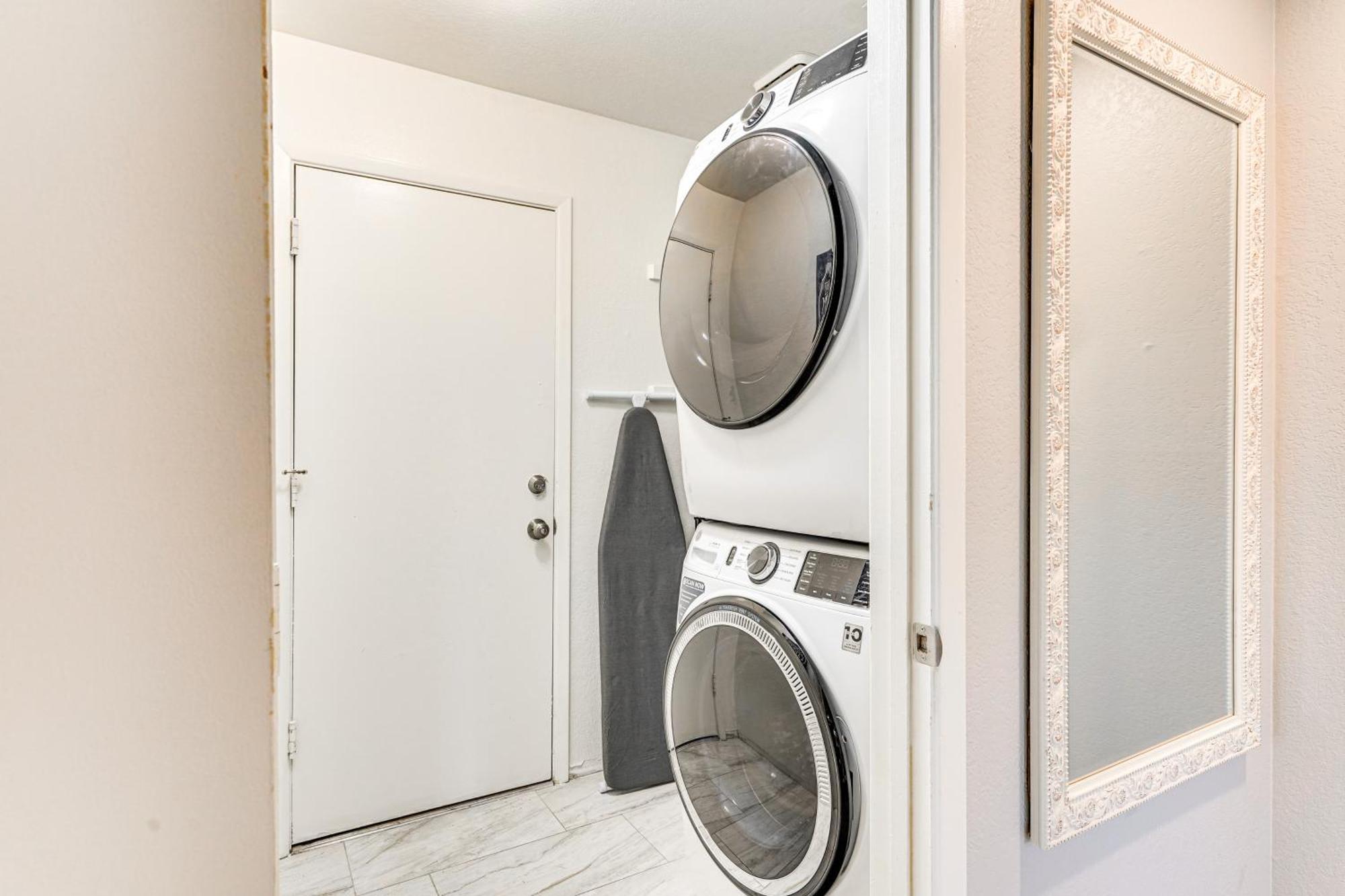 Roomy With Hot Tub And Pickleball Court! *