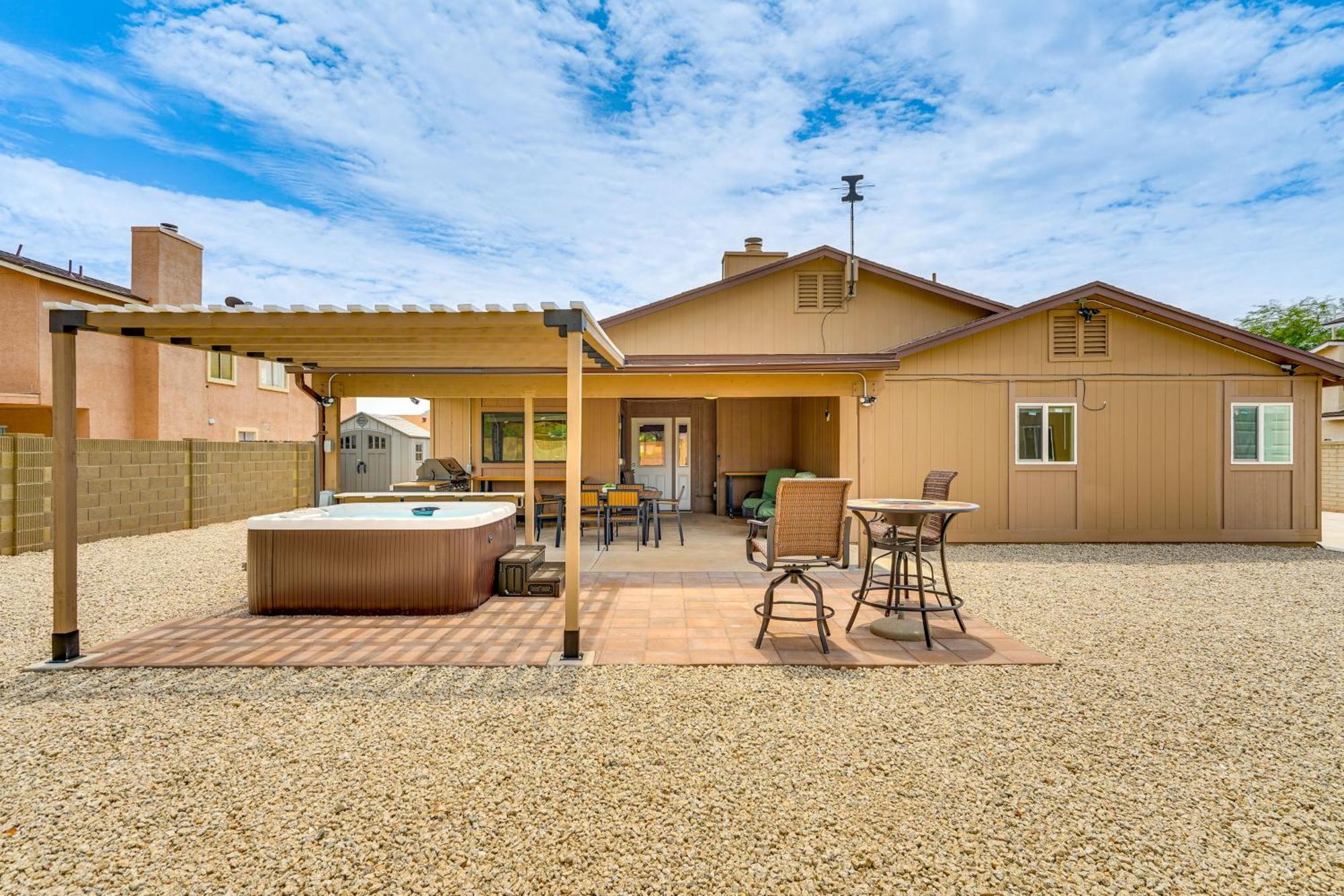 Holiday home Roomy With Hot Tub And Pickleball Court! *