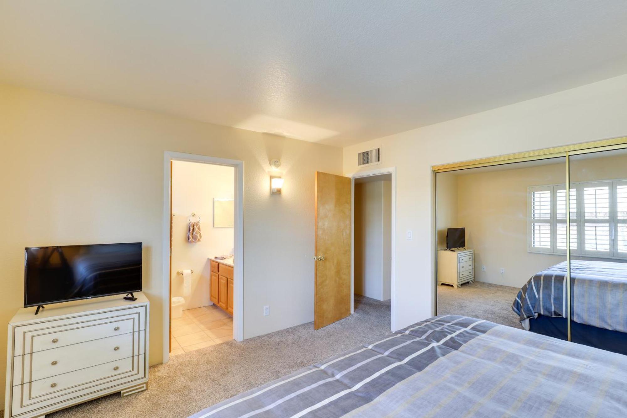 Bright With Patio By Rillito River Path!