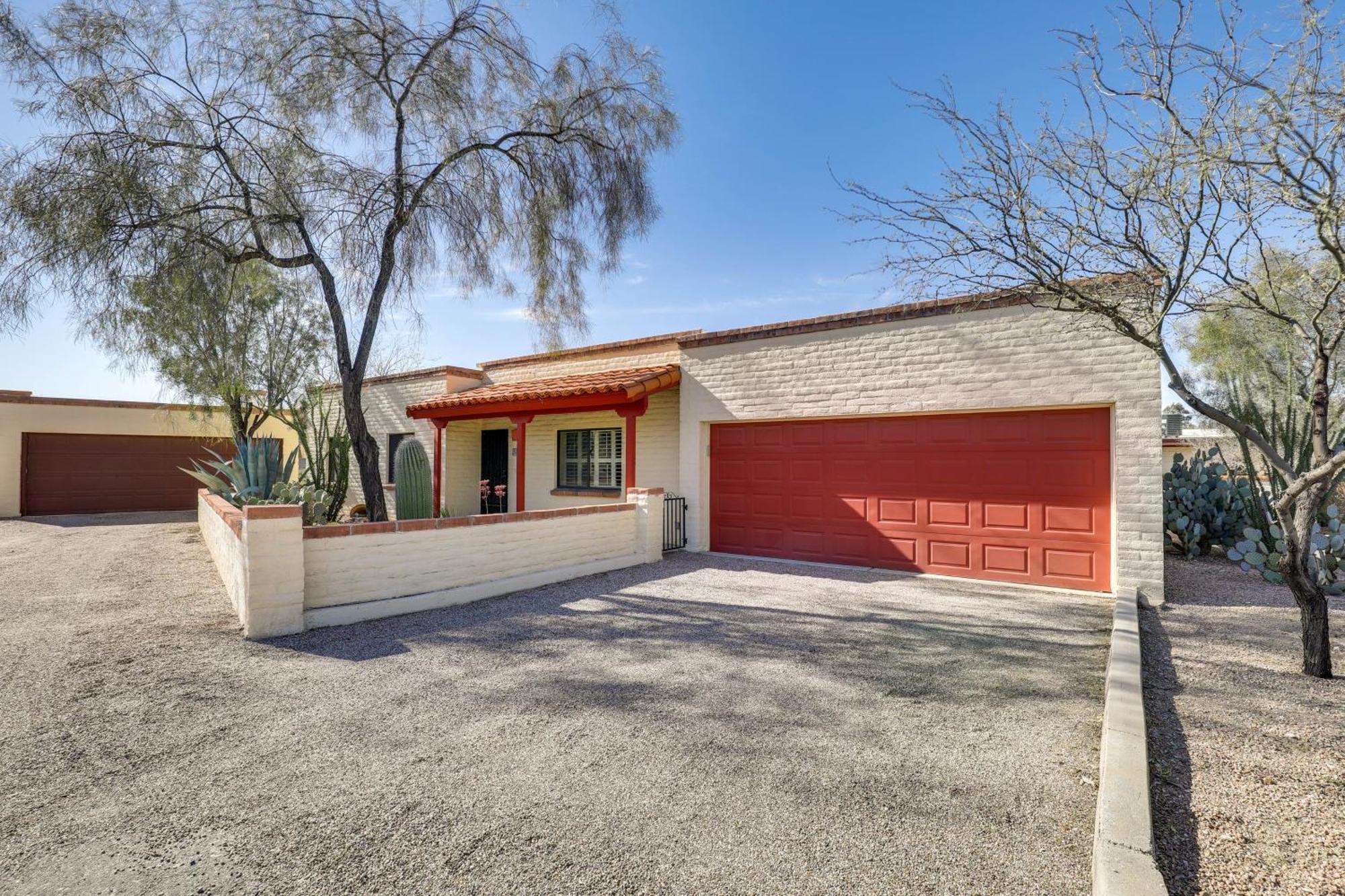 Bright With Patio By Rillito River Path!
