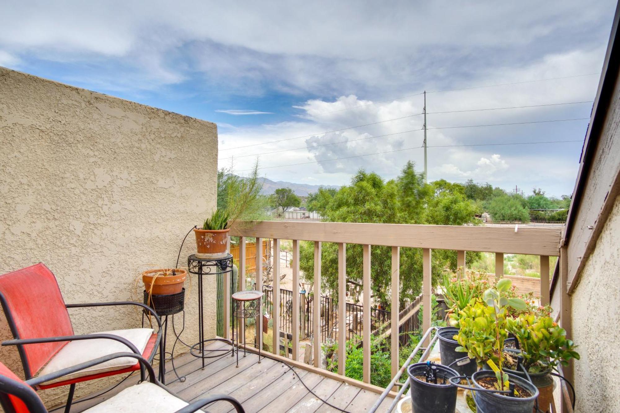 Pet-friendly Townhome With Pool Access!