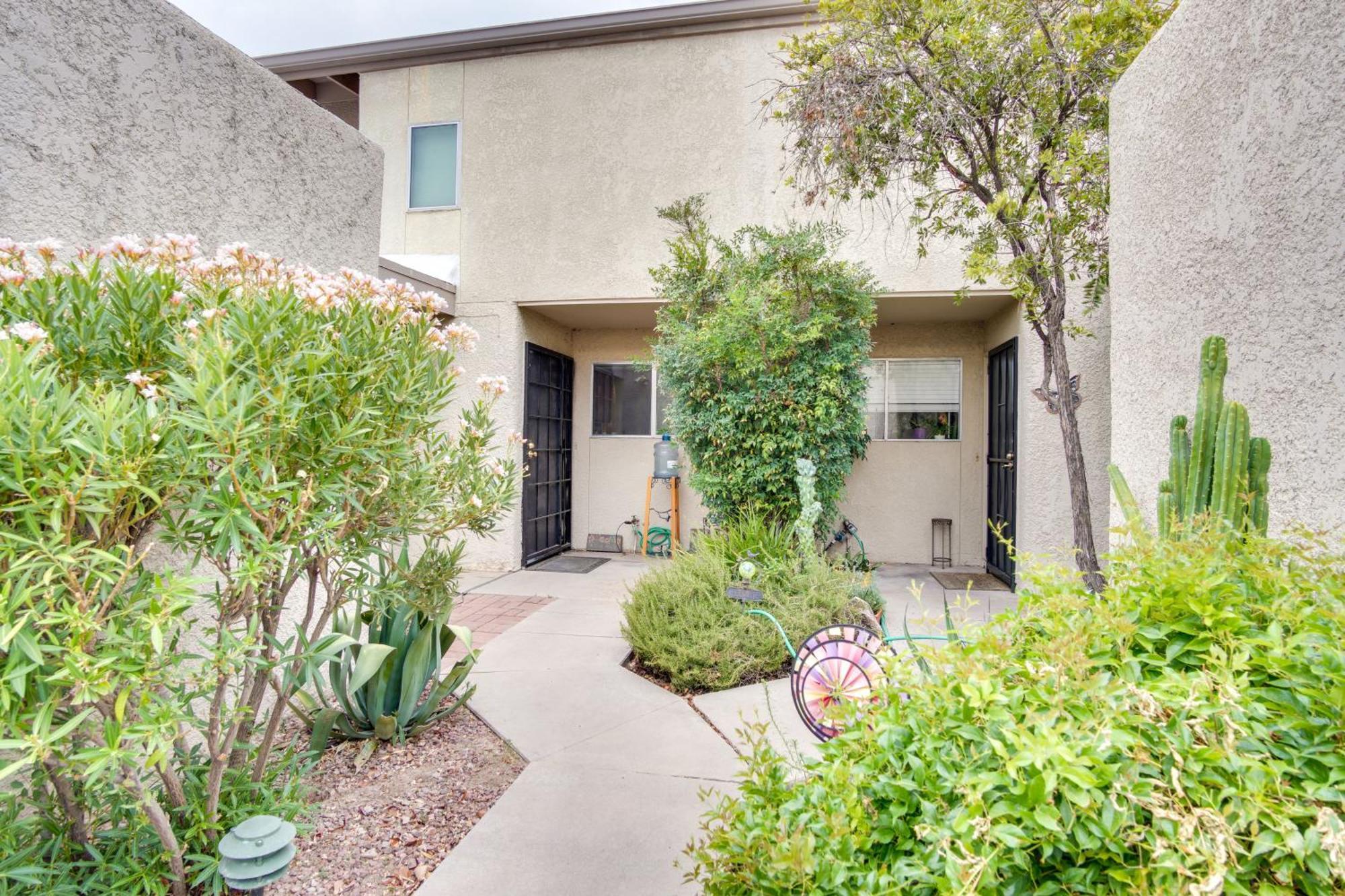 Pet-friendly Townhome With Pool Access! Holiday home Tucson