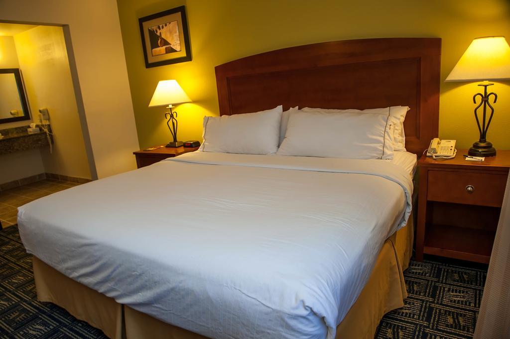 Hotel Express Tucson-airport By Ihg 2*