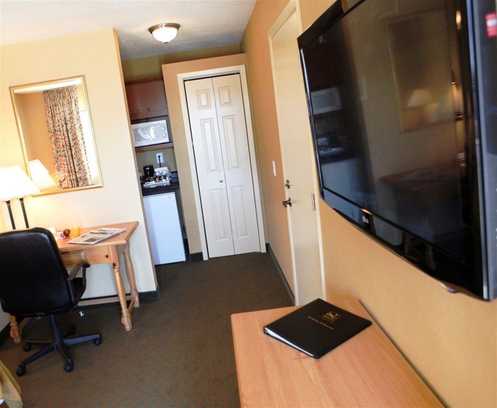 Hotel 3 Palms North Foothills Casas Adobes