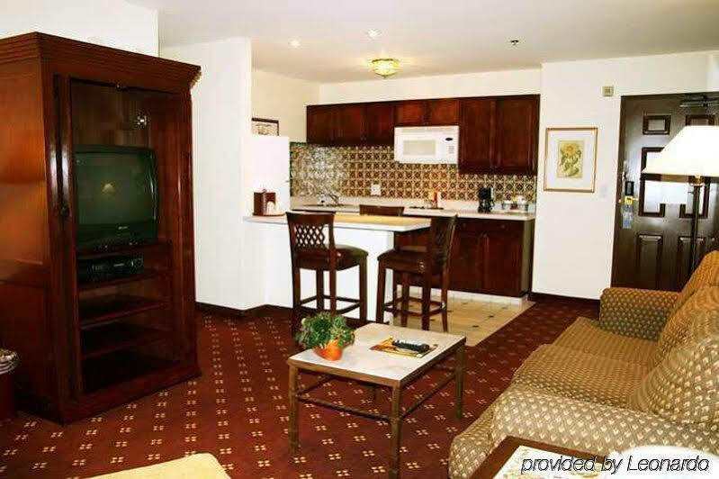 Hampton & Tucson Mall Hotel Casas Adobes