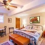 Charming Basement Studio Guesthouse 2 Blocks From Uofa, Low Summer Rates!