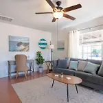 Cali 2Br Getaway Firepit, Yard & Spring Charm