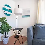 Cali 2Br Getaway Firepit, Yard & Spring Charm