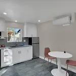 Modern Midtown Guesthouse
