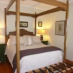 Catalina Park Inn Bed And Breakfast