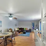 Campus Walk Condo 2 Bedroom By Casago