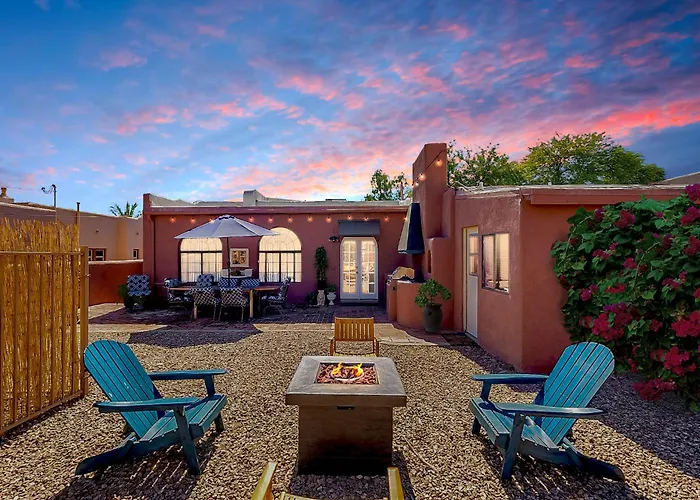 Charming Basement Studio Guesthouse 2 Blocks From Uofa, Low Summer Rates!