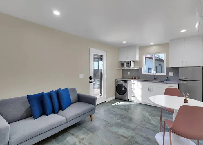 Modern Midtown Guesthouse