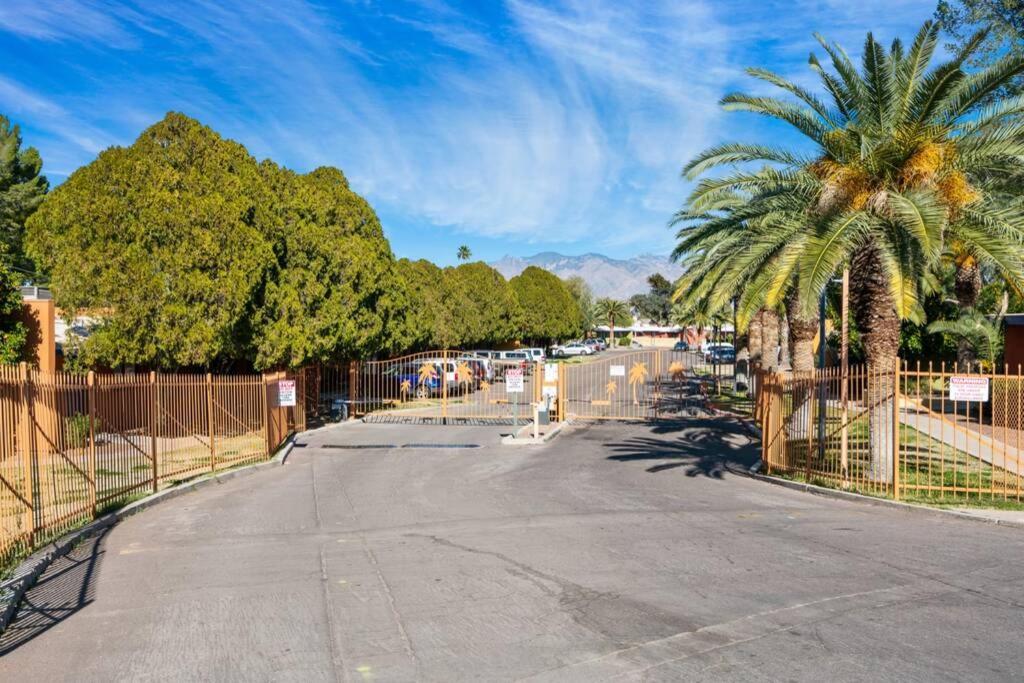 Sunset Foothills 2br/1ba Condo; Mins To Uofa,hiking,&food *