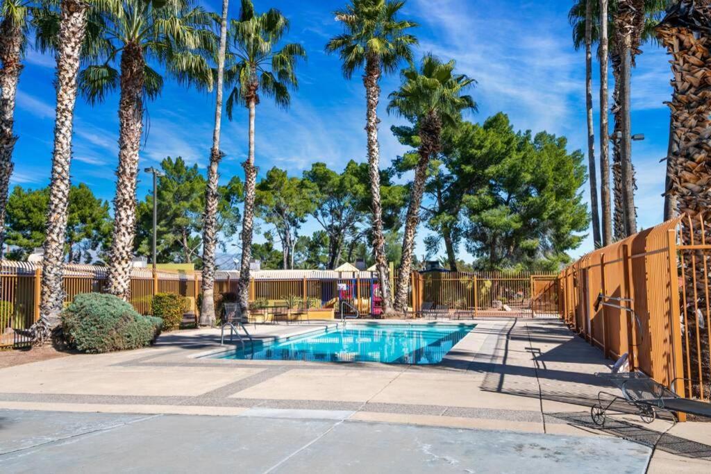 Sunset Foothills 2br/1ba Condo; Mins To Uofa,hiking,&food Tucson