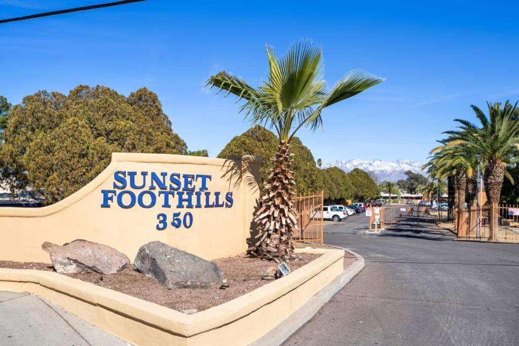 Sunset Foothills 2br/1ba Condo; Mins To Uofa,hiking,&food Tucson