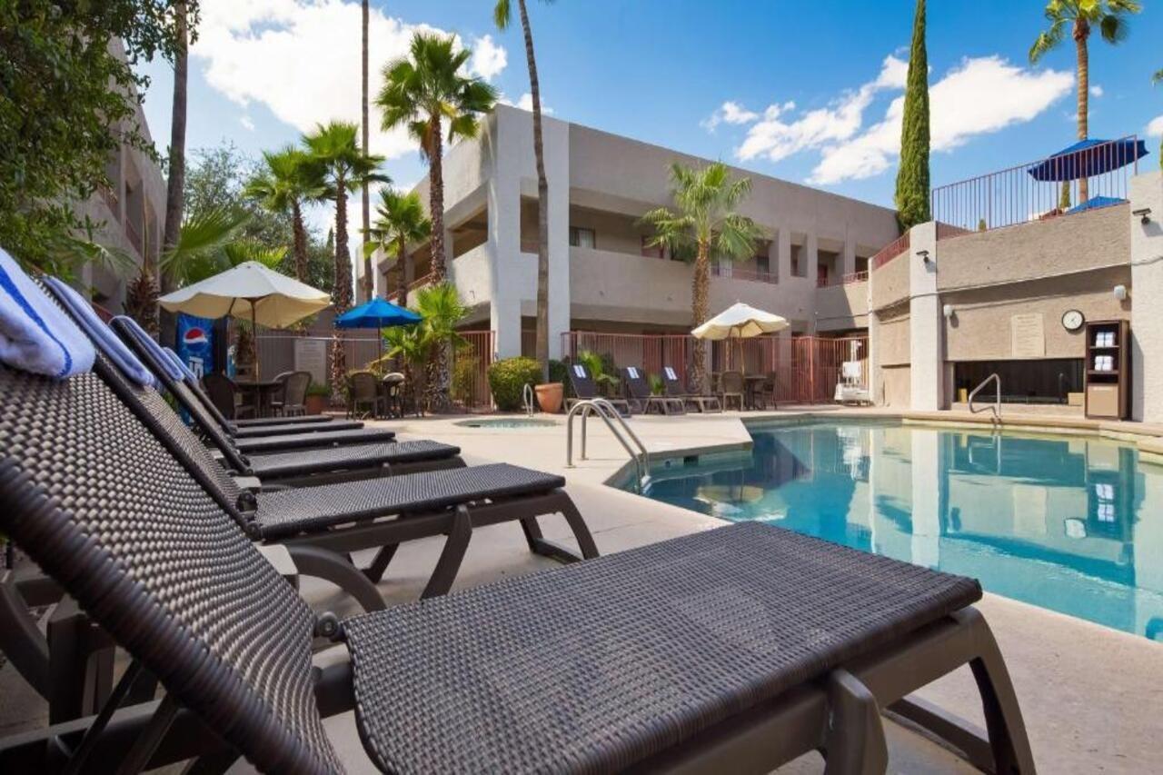 Western Innsuites Foothills & Casas Adobes