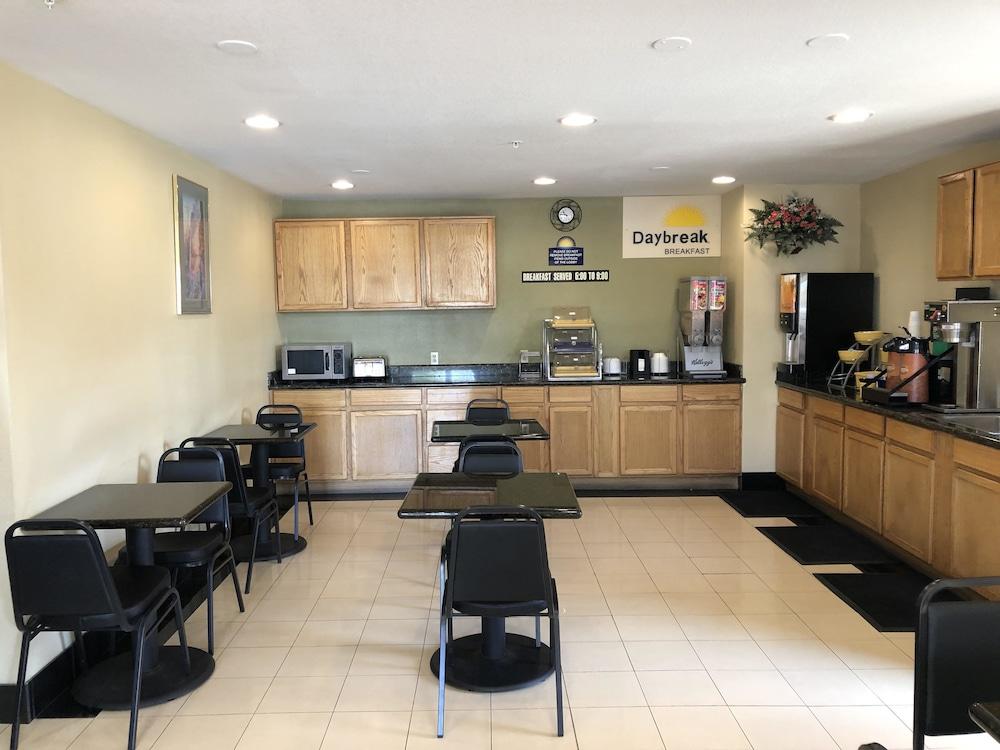 Days By Wyndham Airport 3* Drexel Heights