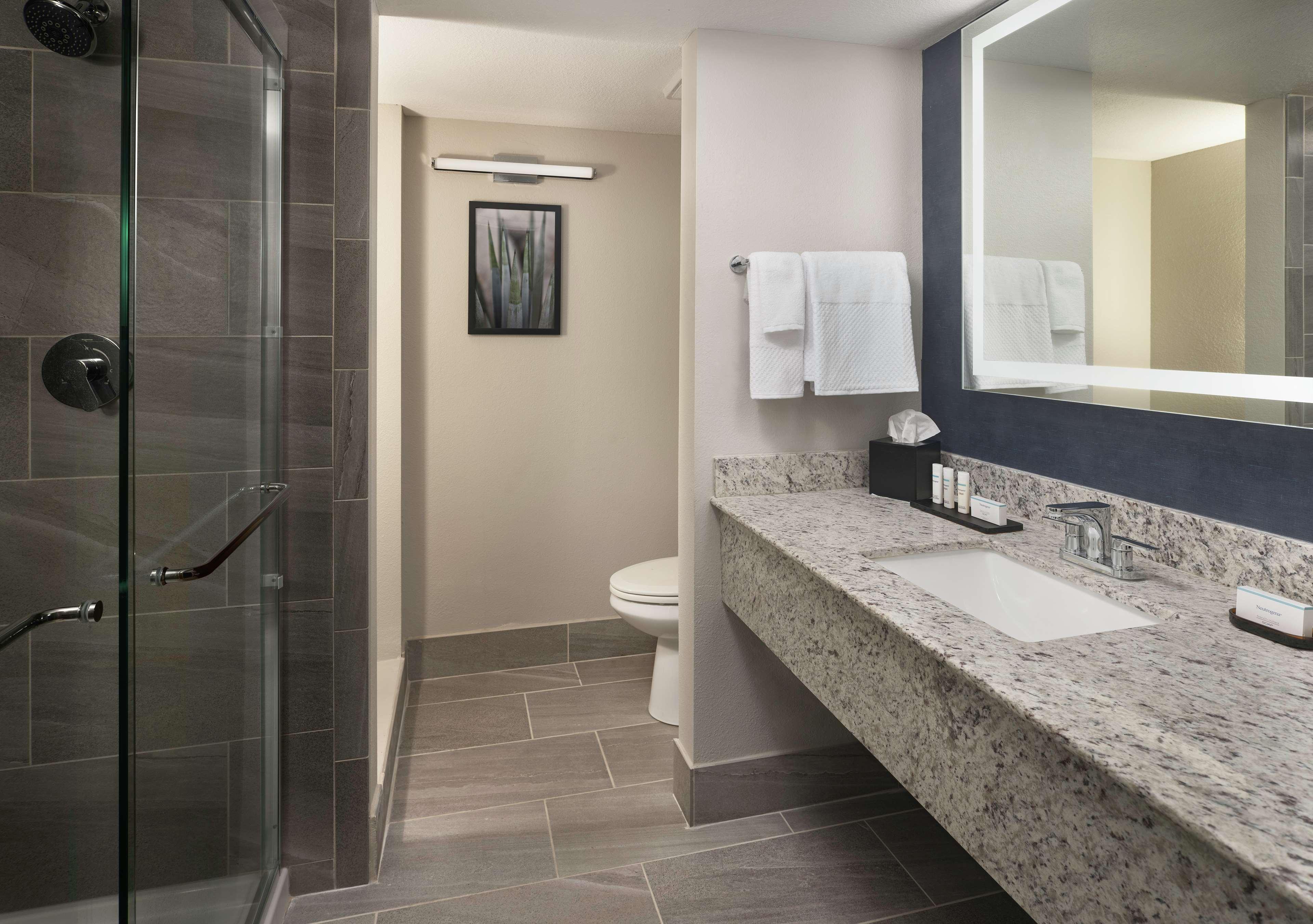 Embassy By Hilton East 4* Tucson