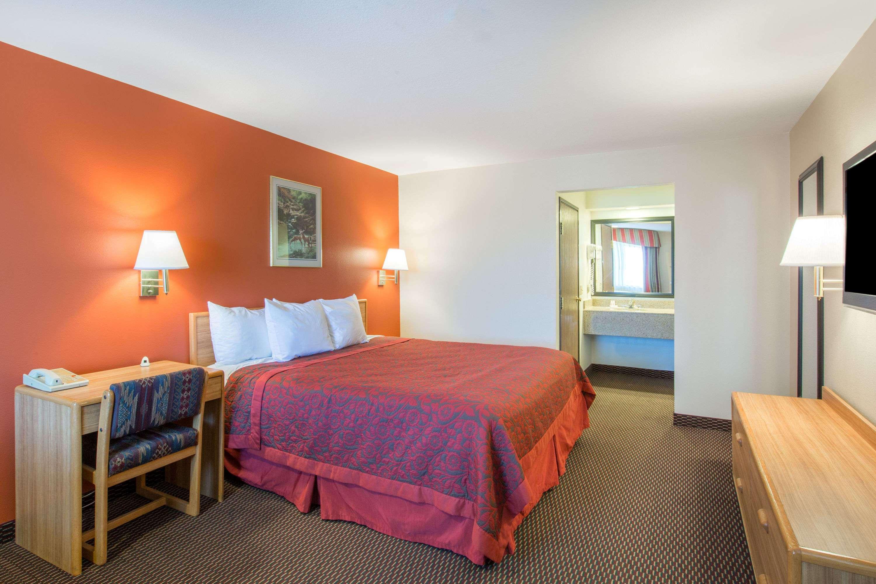 Days By Wyndham Airport Drexel Heights